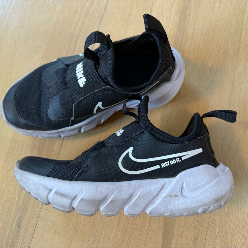 Nike Flex Runner 3 Little Kids' Shoes
Size: 11C